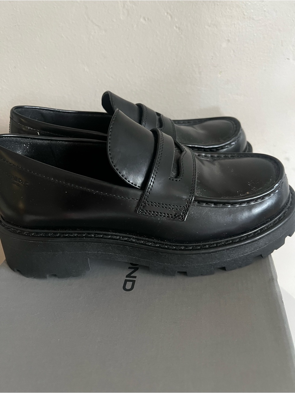 VAGABOND Free People Black Leather Lug-Sole Penny Loafers. Never worn. Size 38.